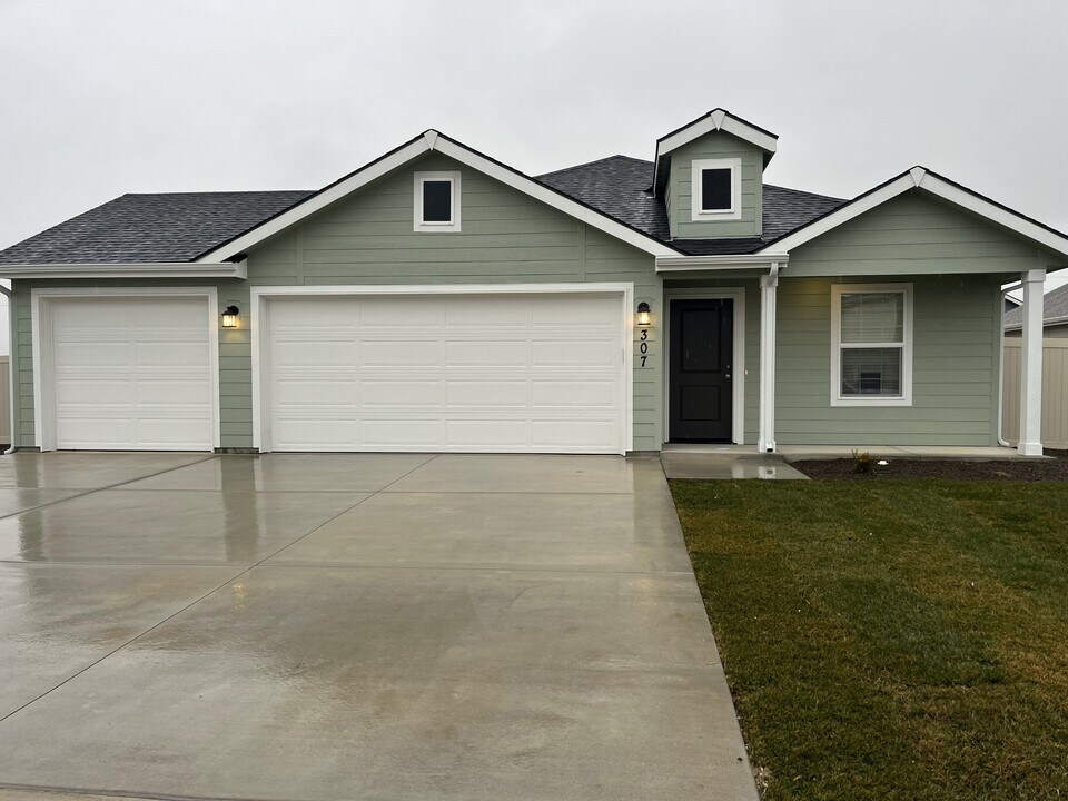 307 Avalena Ave in Middleton, ID - Building Photo