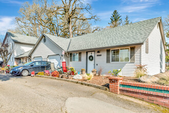 4707 SE Ina Ave in Milwaukie, OR - Building Photo - Building Photo