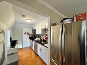 25 4th St, Unit 2 in Medford, MA - Foto de edificio - Building Photo