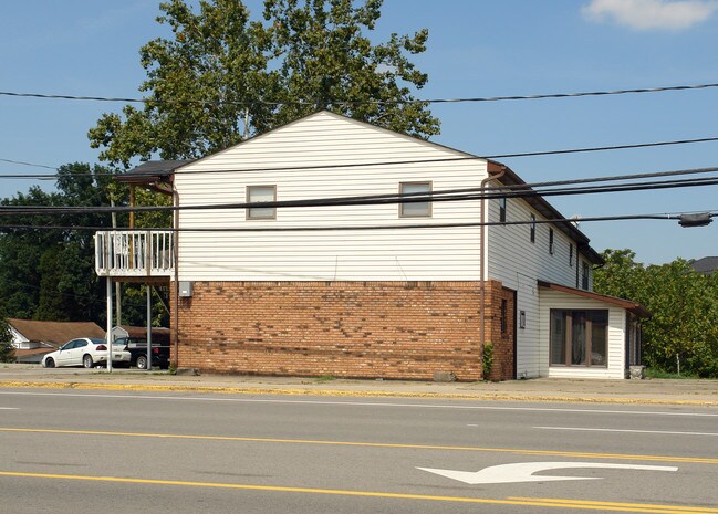 205 E Main St in Milton, WV - Building Photo - Building Photo