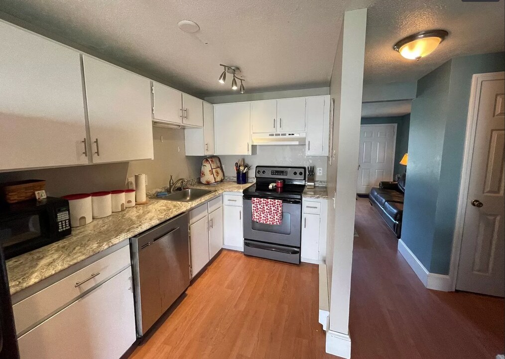 794 Court St, Unit I in Keene, NH - Building Photo