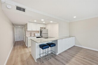 801 NE 18th Ct in Fort Lauderdale, FL - Building Photo - Building Photo