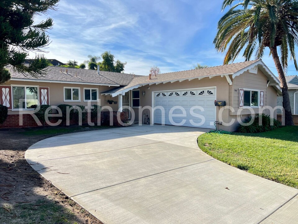 5949 Lake Murray Blvd in La Mesa, CA - Building Photo