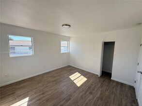 236 SW 10th Ave in Miami, FL - Building Photo - Building Photo