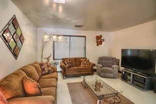 Woodland Manor Apartments in Bethlehem, PA - Building Photo