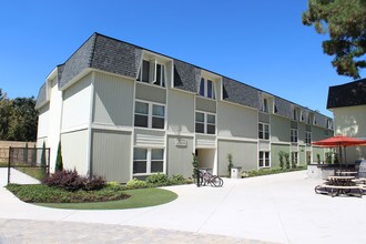 Riverbridge Apartments in Sacramento, CA - Building Photo - Building Photo