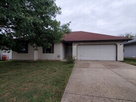 3063 W Webster St in Springfield, MO - Building Photo