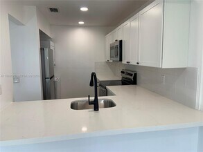 10016 NW 4th St in Pembroke Pines, FL - Building Photo - Building Photo