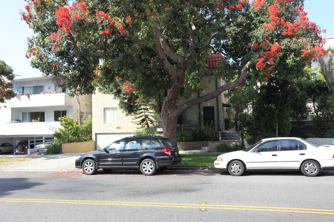 824 11th St in Santa Monica, CA - Building Photo