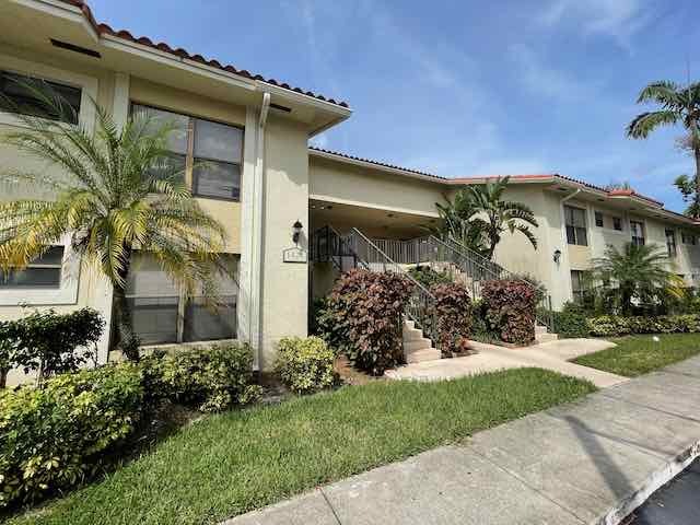 1421 Windorah Way in West Palm Beach, FL - Building Photo