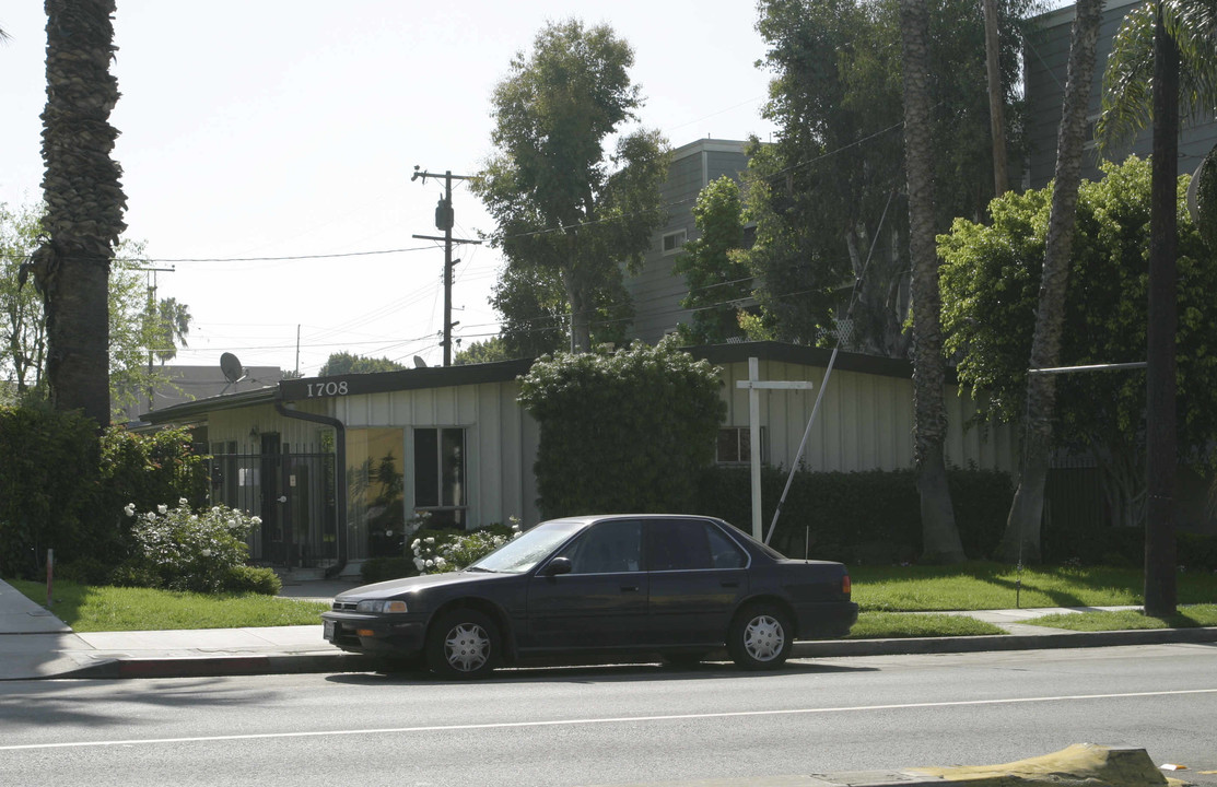 1708 Redondo Ave in Long Beach, CA - Building Photo