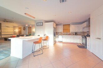 230 White Cedar St in Houston, TX - Building Photo - Building Photo