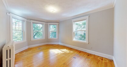 8A Forest St, Unit 4 in Cambridge, MA - Building Photo - Building Photo