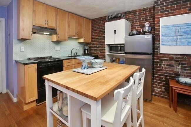 17 Grove St in Boston, MA - Building Photo - Building Photo