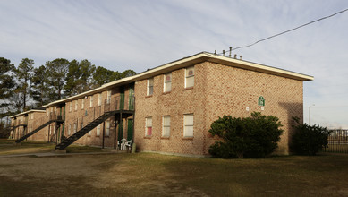 Scotland Square Apartments in Baton Rouge, LA - Building Photo - Building Photo