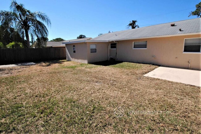 1402 S Highland Ave in Tarpon Springs, FL - Building Photo - Building Photo