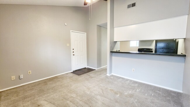 3704 S 2nd St, Unit 206 in Austin, TX - Building Photo - Building Photo