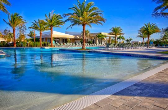 7085 Edison Pl in Palm Beach Gardens, FL - Building Photo