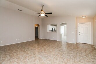 8556 W Sonora St in Tolleson, AZ - Foto de edificio - Building Photo