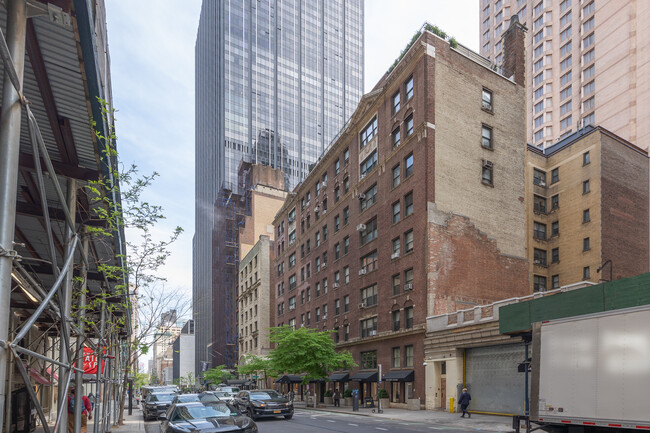 146-152 W 55th St in New York, NY - Building Photo - Building Photo