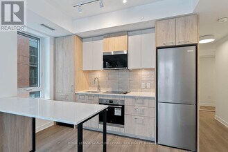 30 Dreamers Wy in Toronto, ON - Building Photo - Building Photo