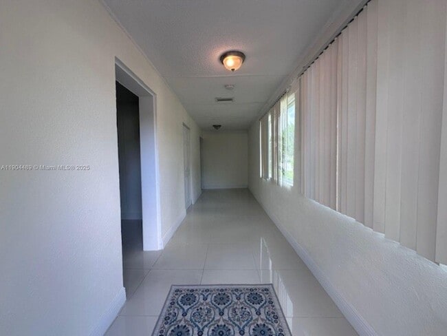 2898 NW 6th Ct in Fort Lauderdale, FL - Building Photo - Building Photo