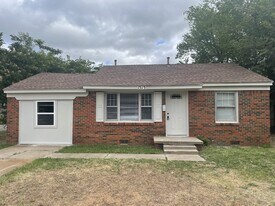 1515 Casady Ln in The Village, OK - Building Photo