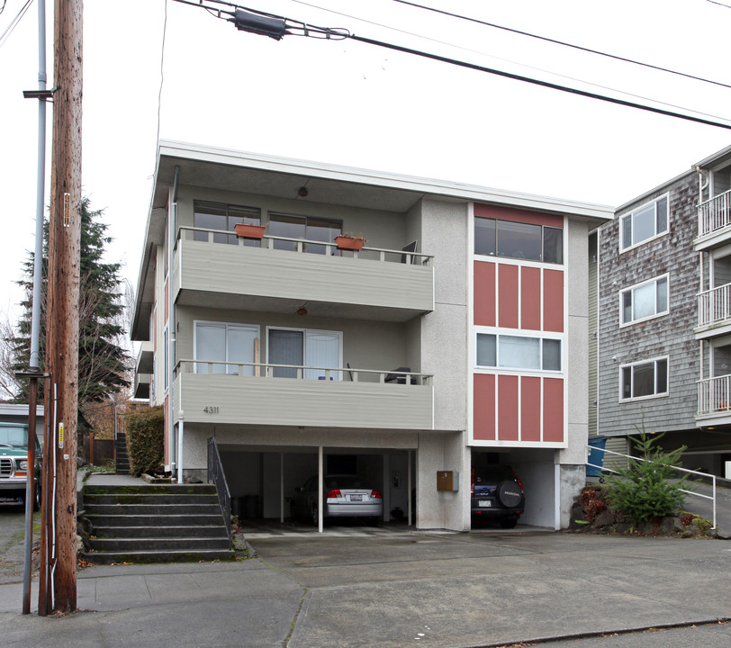 Dayton Apartments in Seattle, WA - Building Photo