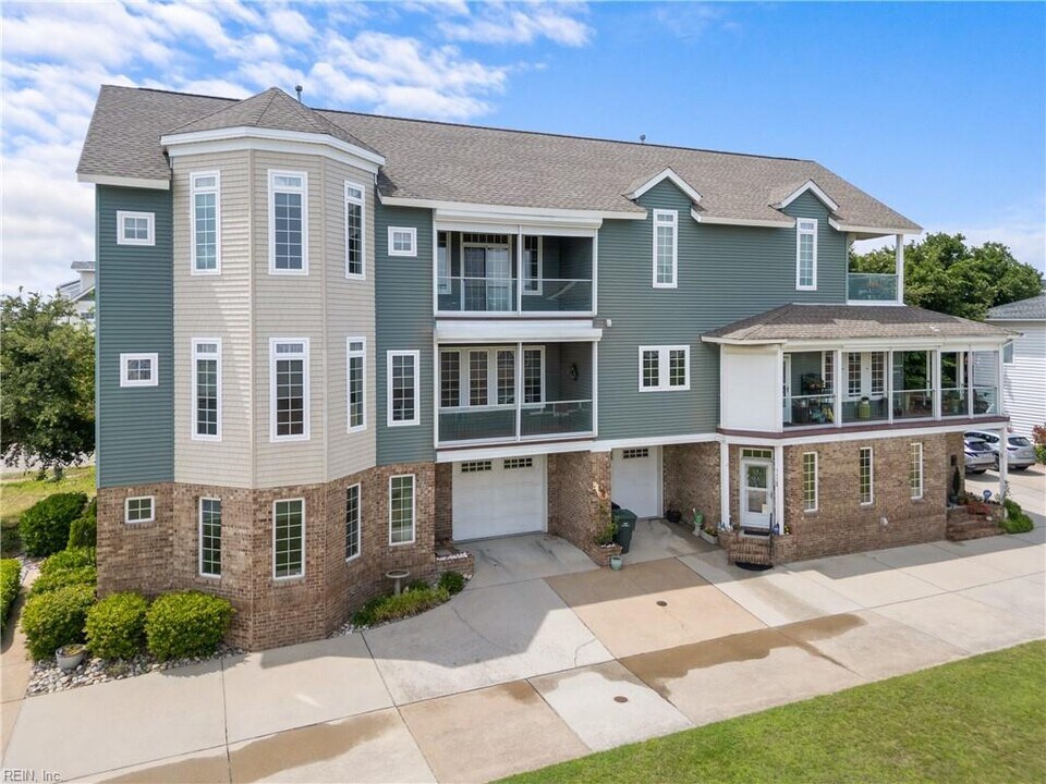 964 W Ocean View Ave in Norfolk, VA - Foto de edificio