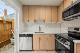 704 E Dakota Ave in Denver, CO - Foto de edificio - Building Photo