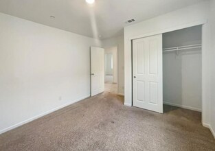 3710 Roseparke Way in Sacramento, CA - Building Photo - Building Photo
