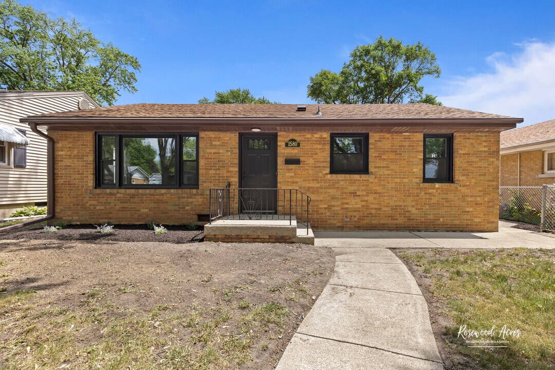 1580 S 5th Ave in Kankakee, IL - Building Photo