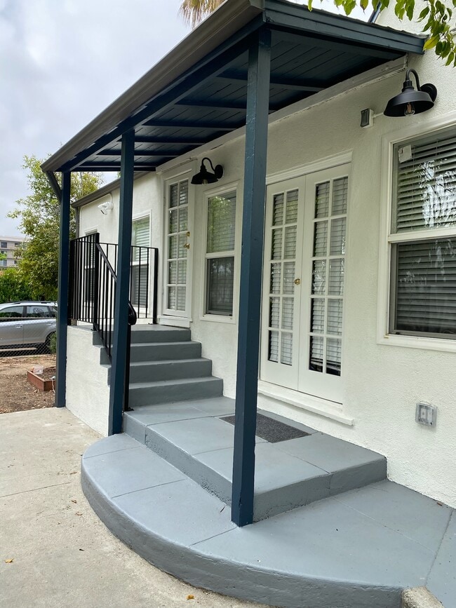 1594 E Howard St in Pasadena, CA - Building Photo - Building Photo