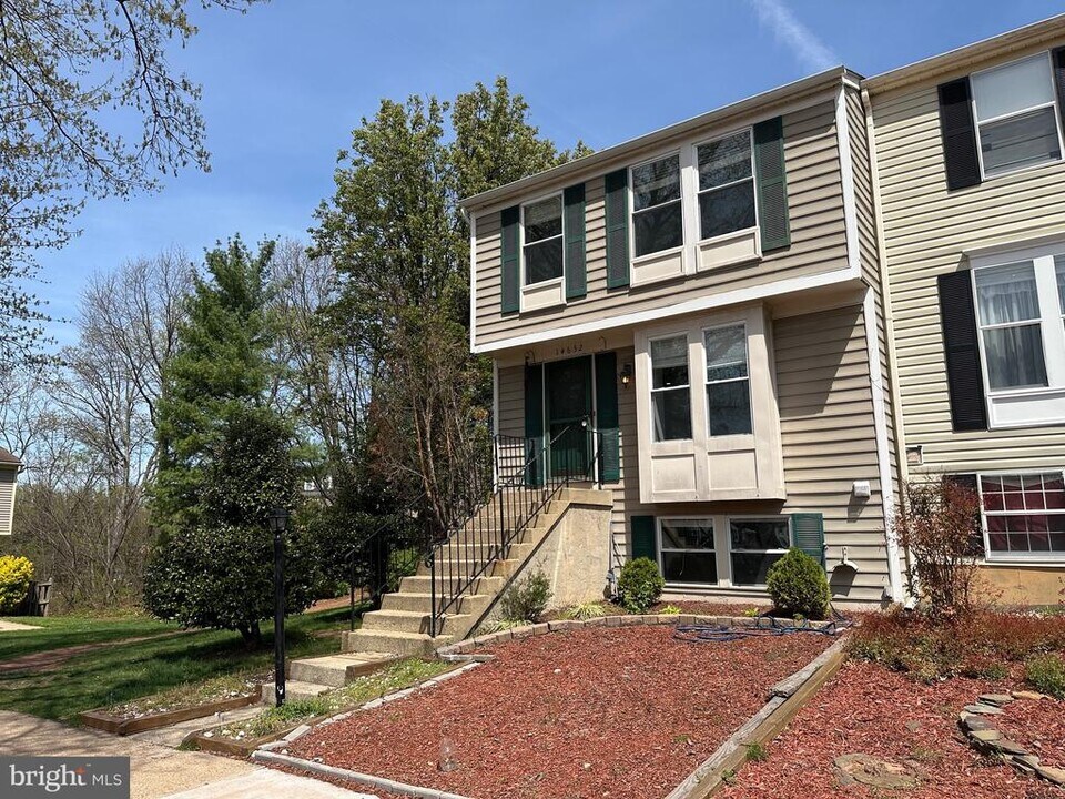 14632 Stone Crossing Ct in Centreville, VA - Building Photo