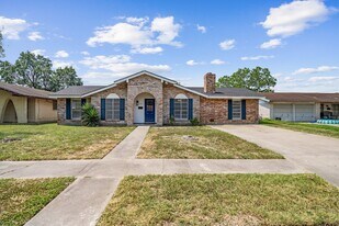 1713 Mildred St in Kingsville, TX - Building Photo