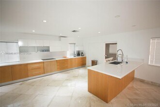 3406 NE 168th St in North Miami Beach, FL - Building Photo - Building Photo