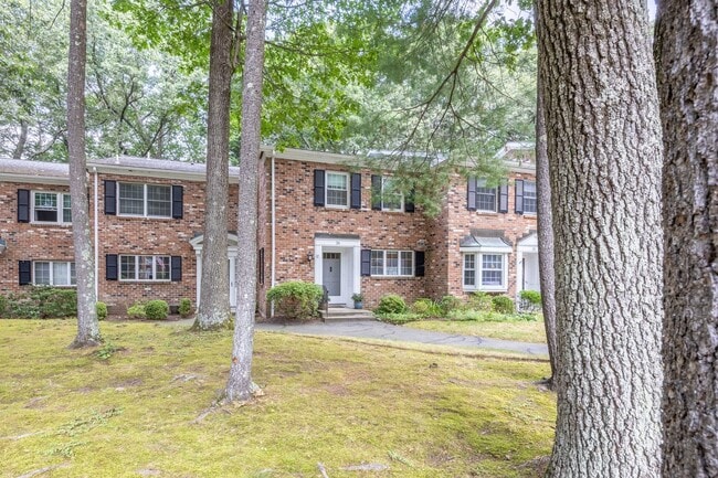 26 Tunxis Village in Farmington, CT - Building Photo - Building Photo