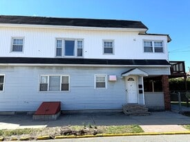 47 Lester St in Wallington, NJ - Building Photo