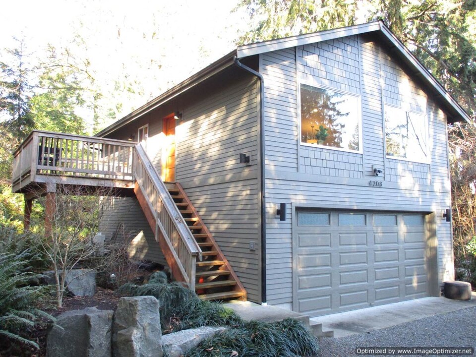 4208 Forest Beach Dr NW in Gig Harbor, WA - Building Photo