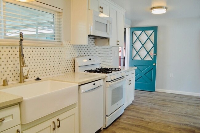 property at 940 Evelyn Ln