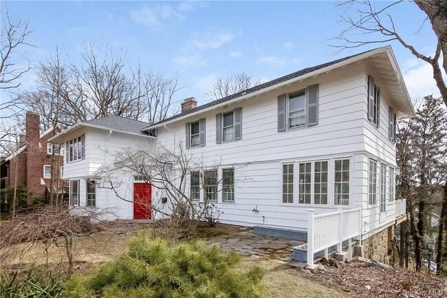 50 Greenacres Ave in Scarsdale, NY - Building Photo - Building Photo