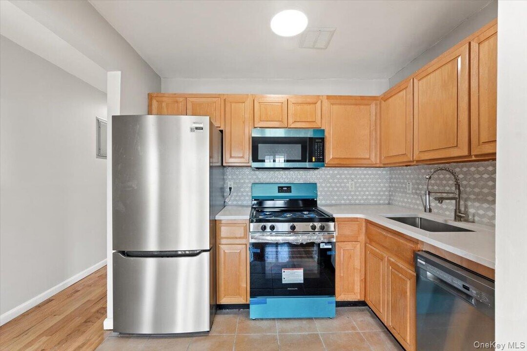 1309 Vreeland Ave in Bronx, NY - Building Photo