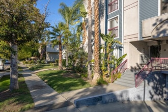 432 N Kenwood St in Glendale, CA - Building Photo - Building Photo