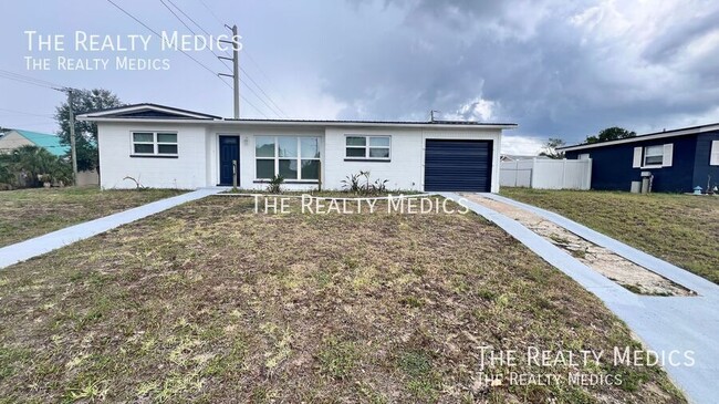 1085 Cleveland St in Titusville, FL - Building Photo - Building Photo