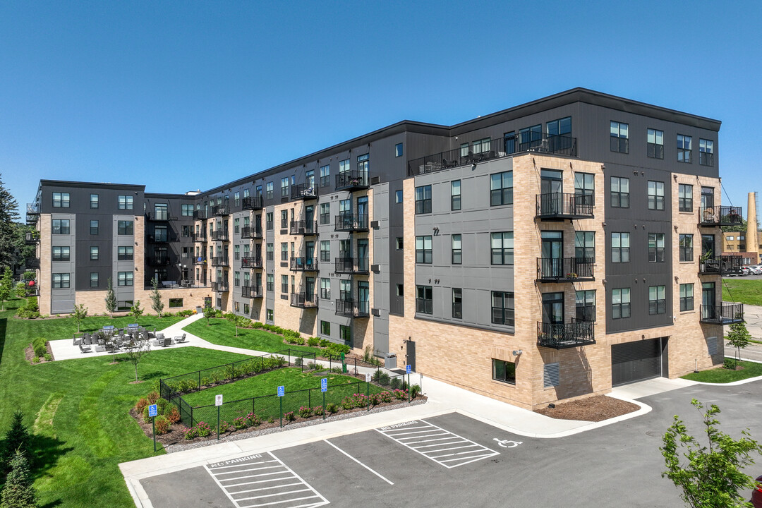 Mill on Main in Austin, MN - Foto de edificio