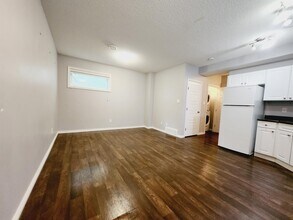 21912-21990 90 Ave NW in Edmonton, AB - Building Photo - Building Photo