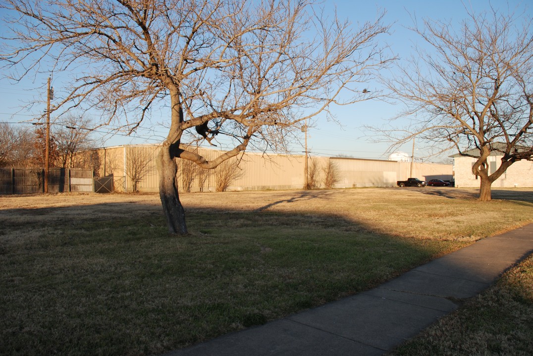 3005 Tudor Ln in Irving, TX - Foto de edificio