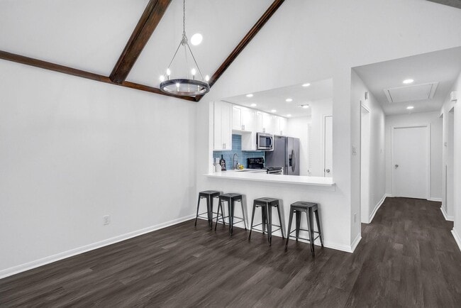 property at 2908 Camelot Ln