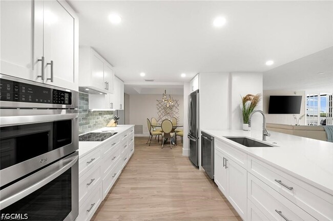 property at 5601 Turtle Bay Dr