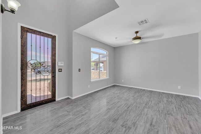 14378 N Cave Dr, Unit 1 bedroom 0706 in El Paso, TX - Foto de edificio - Building Photo